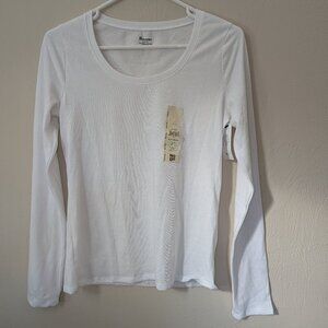 No Boubdaries long sleeve white t-shirt. NWT